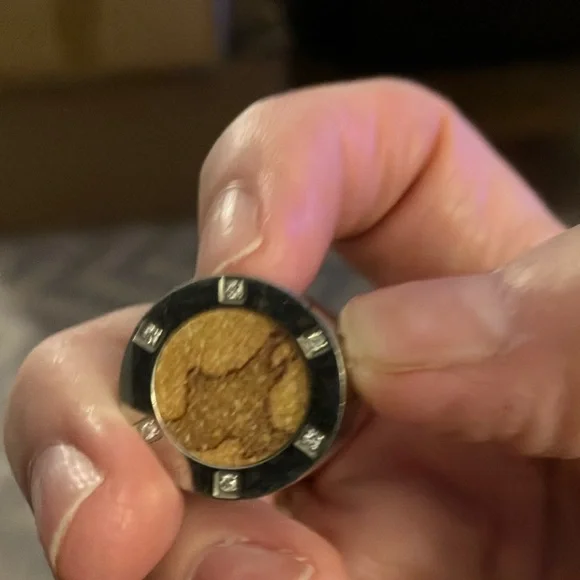 Alviero Martini ring with designer logo in the middle.Pretty accents all around. - Picture 1 of 1